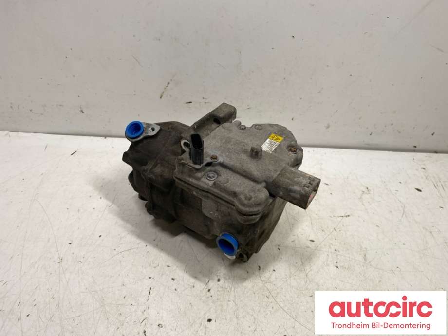 Aircondition kompressor hybrid til Toyota Yaris 2012-2014 (Type III, Fase 1)  (DENSO|8837052011|042200-1041|)