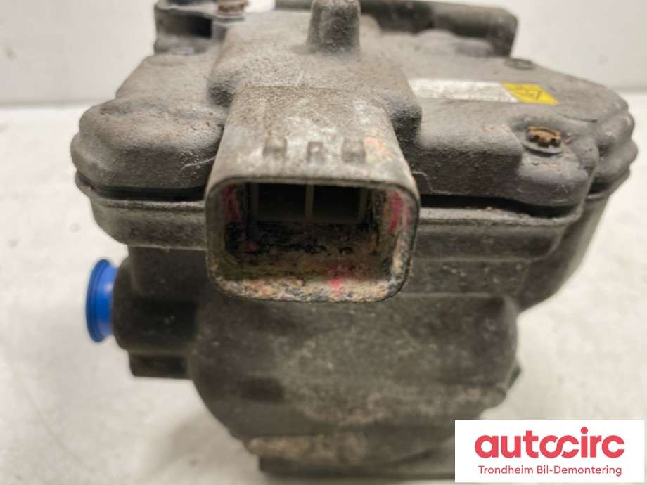 Aircondition kompressor hybrid til Toyota Yaris 2012-2014 (Type III, Fase 1)  (DENSO|8837052011|042200-1041|)