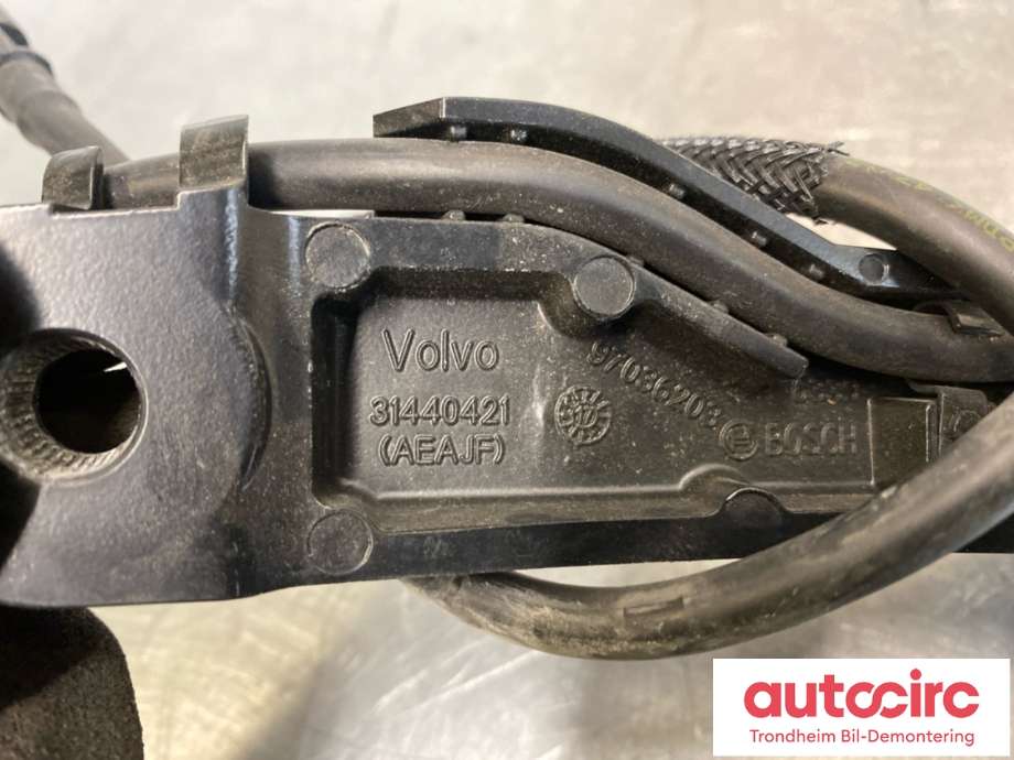 Viskerarm frontrute høyre til Volvo V90 / V90 CC / S90 2016-->>  (31385130|31440421|)
