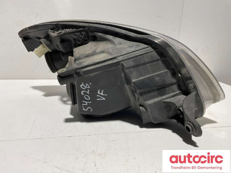 Frontlykt venstre halogen til Škoda Fabia 2010-2014 (Type II, Fase 2)  (5J1941017A|)