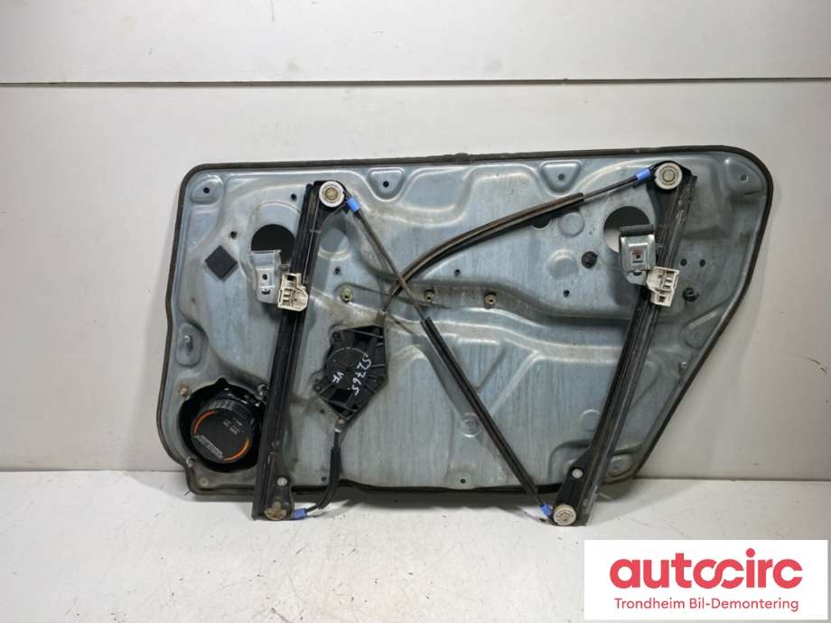 Ruteheis venstre foran til VW Passat 2001-2005 (B5,3BG) (B5,3BG) (3B1 837 461|3B4 837 755|3B4 837 751 LJ)