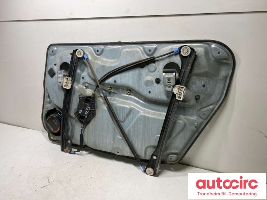 Ruteheis venstre foran til VW Passat 2001-2005 (B5,3BG) (B5,3BG) (3B1 837 461|3B4 837 755|3B4 837 751 LJ)