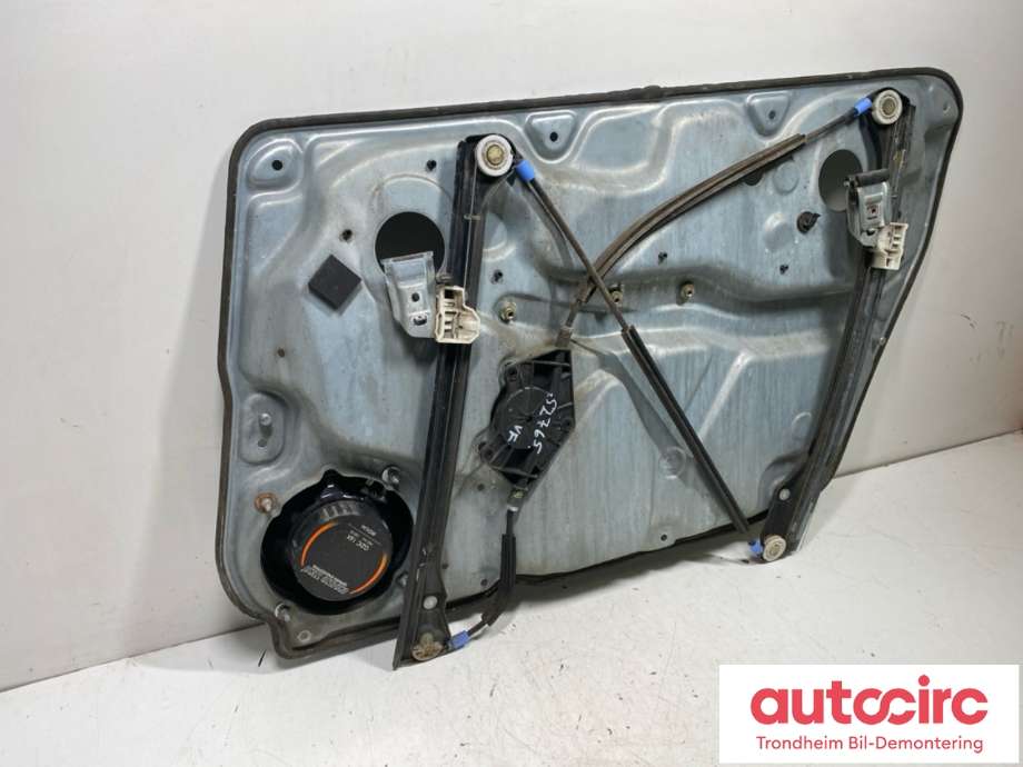 Ruteheis venstre foran til VW Passat 2001-2005 (B5,3BG) (B5,3BG) (3B1 837 461|3B4 837 755|3B4 837 751 LJ)