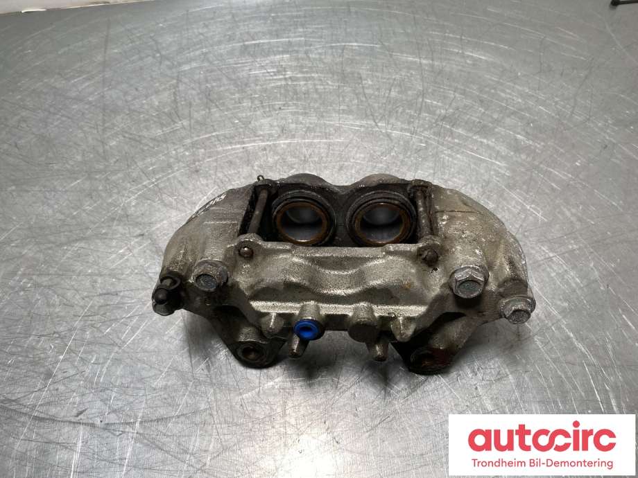 Bremsecaliper høyre foran til Mitsubishi Pajero, 2007-2016 (Type IV, Fase 1)  (4605B706)