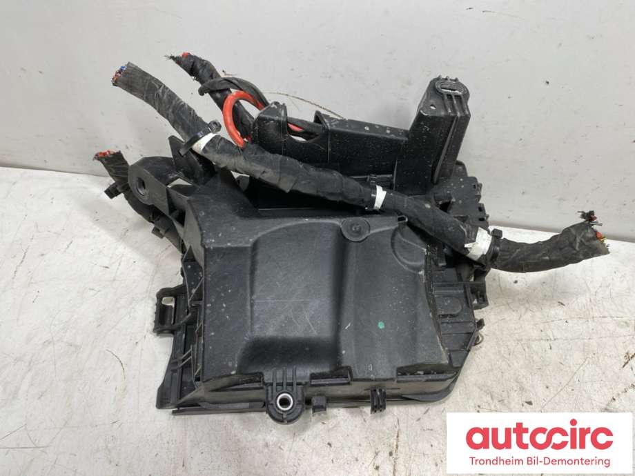 Sikringsboks motorrom til Mercedes B-Klasse, electric drive 2014-2018 (W242) (W242) (A 242 906 01 00|)