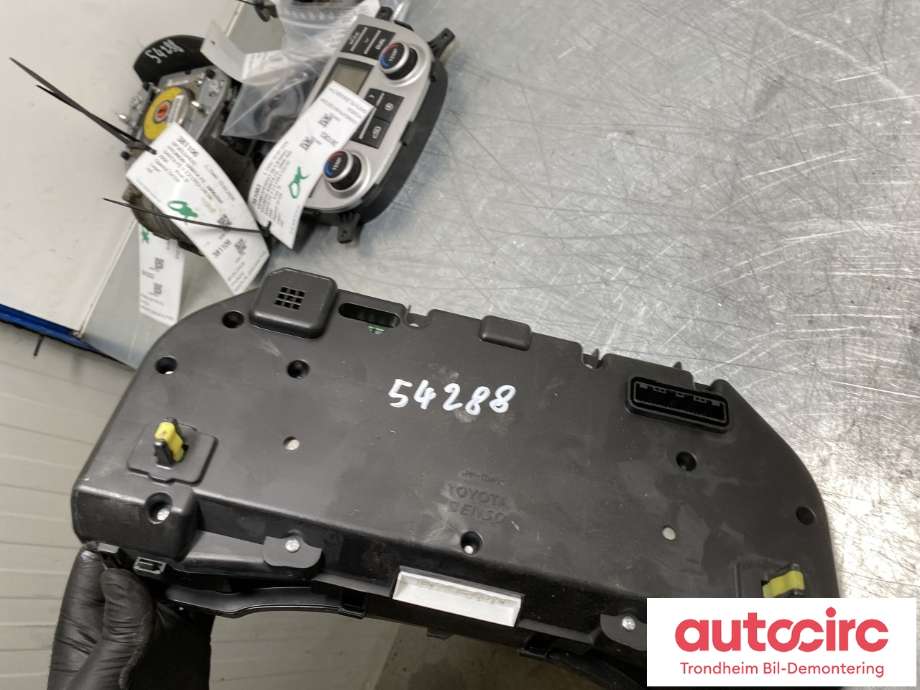 Instrumentpanel til Toyota Avensis 2009-2015 (Type III, Fase 1) (83800-05K70|)