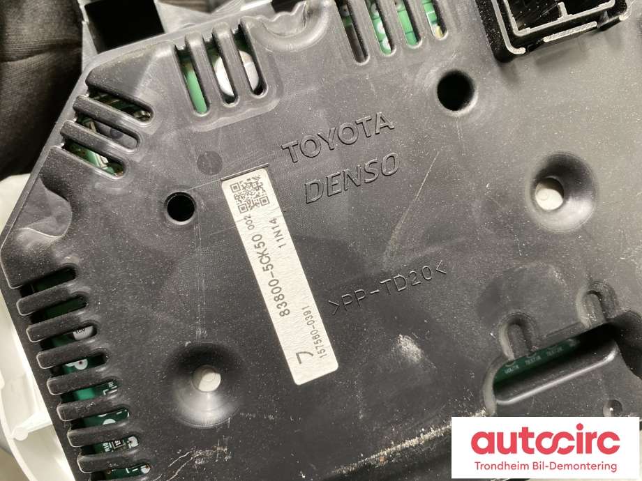 Instrumentpanel til Toyota Verso-S 2011-2015 (COMBI) (COMBI) (838005CK50|)