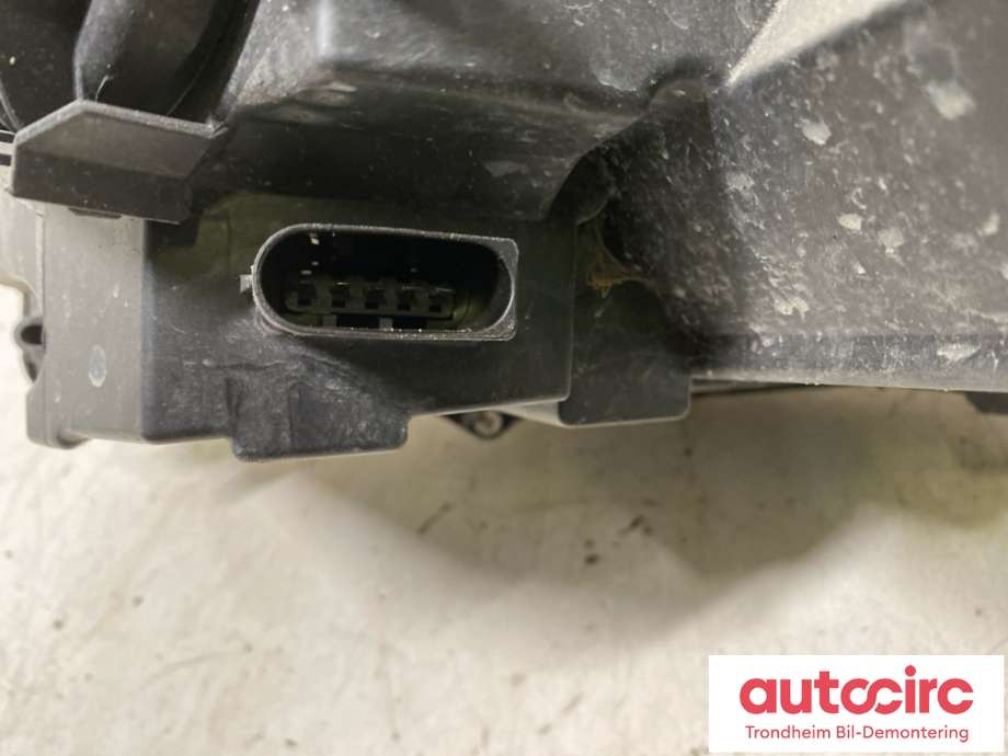 Frontlykt høyre halogen til Mercedes B-Klasse 2005-2008 (Fase 1) (W245) (W245) (A1698201861|0301220202|)