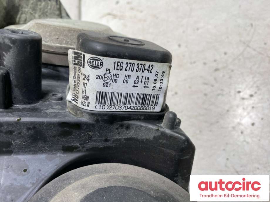 Frontlykt høyre halogen til Opel Astra H 2004-2009 (93190070|13239289|1EG270370-42)