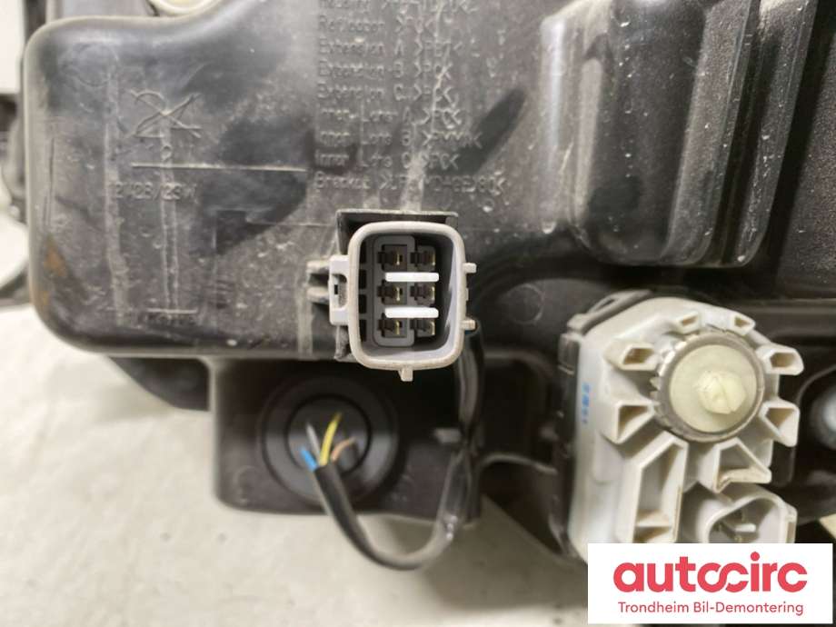 Frontlykt høyre full-LED til Isuzu D-Max 2021-->> (Type III)  (8977993743|8978202950)