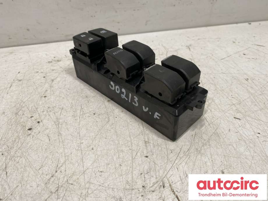 Bryter ruteheis førerdørspanel til Isuzu D-Max 2021-->> (Type III) (8974785472|)