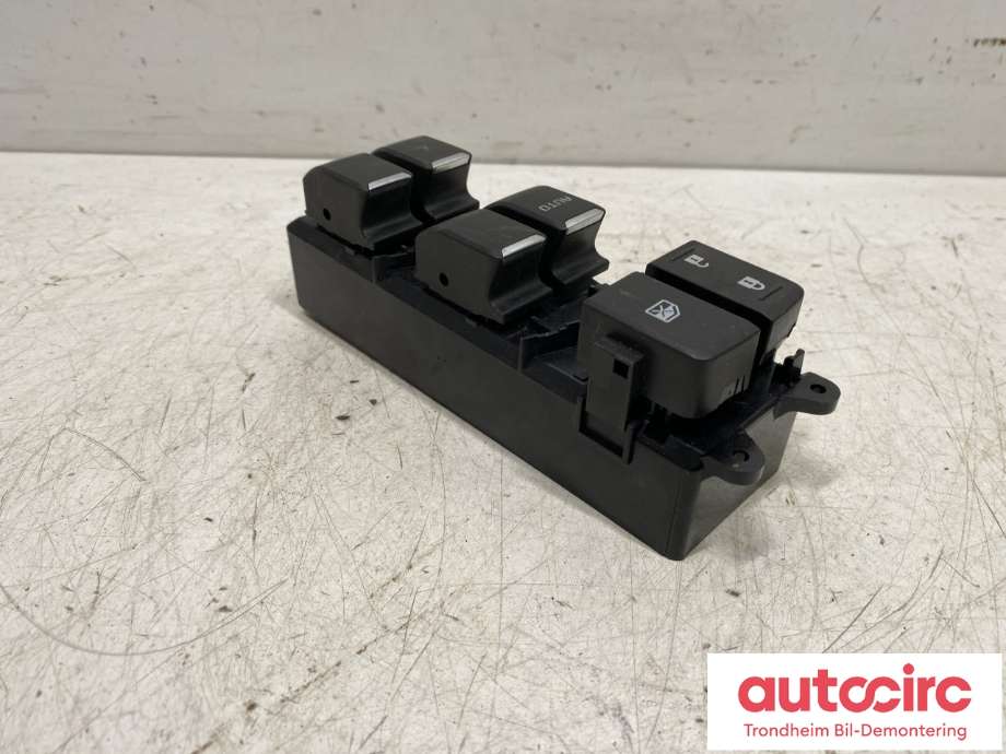 Bryter ruteheis førerdørspanel til Isuzu D-Max 2021-->> (Type III) (8974785472|)