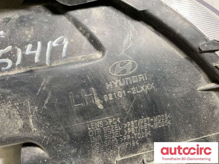 Frontlykt venstre halogen til Hyundai i30 2007-2012 (Type I)  (92101-2LXXX|92101-2L120|921012L120)