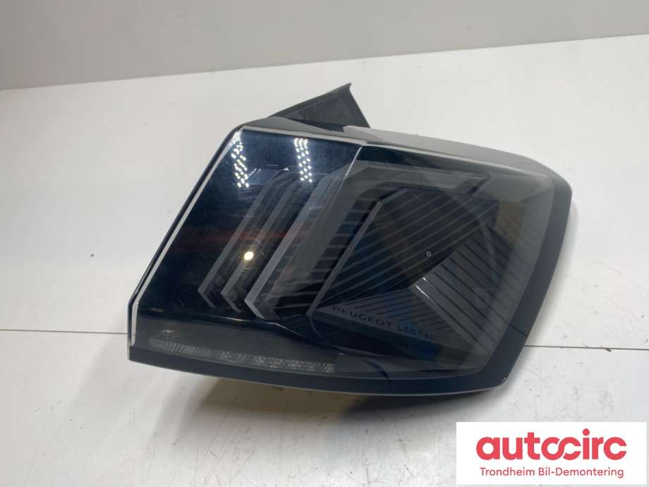 Baklykt høyre ytre til Peugeot 3008, 2016-->> (Type II)  (9836231180)