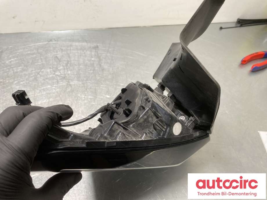 Baklykt venstre ytre til Peugeot 3008 2016-->> (Type II)  (9836231280|)