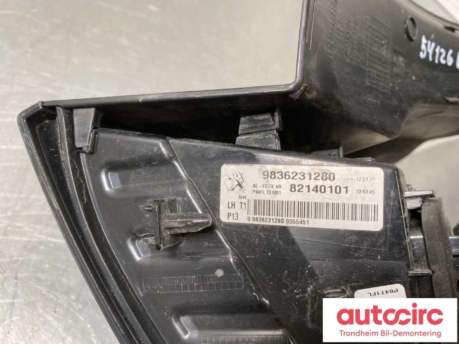 Baklykt venstre ytre til Peugeot 3008 2016-->> (Type II)  (9836231280|)