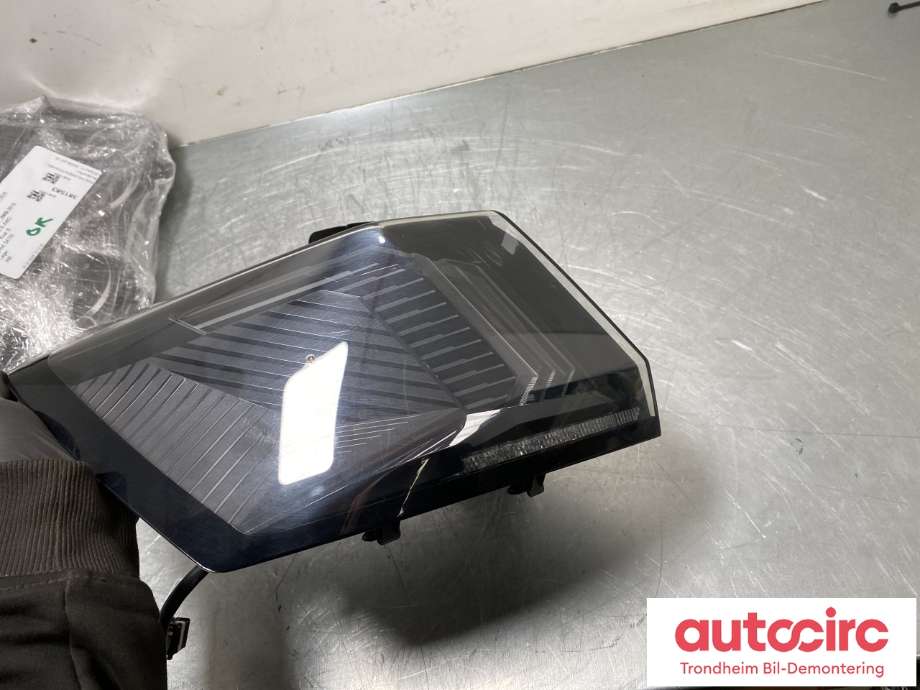 Baklykt venstre ytre til Peugeot 3008 2016-->> (Type II)  (9836231280|)