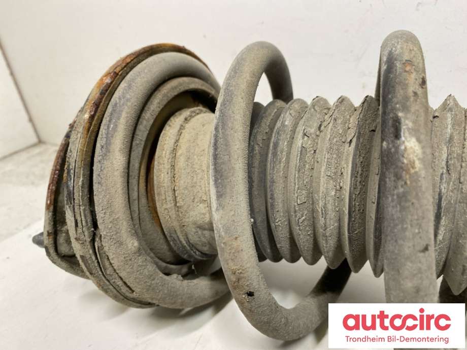 Fjærbein venstre foran til Suzuki Grand Vitara 2005-2015 (Type III)  (4160265J00|07665534FL|)