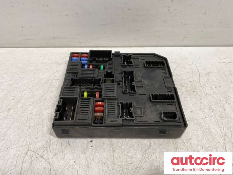 Sikringsboks motorrom til Nissan Qashqai, 2014-2021 (Type II)  (284B7 4BA0A)