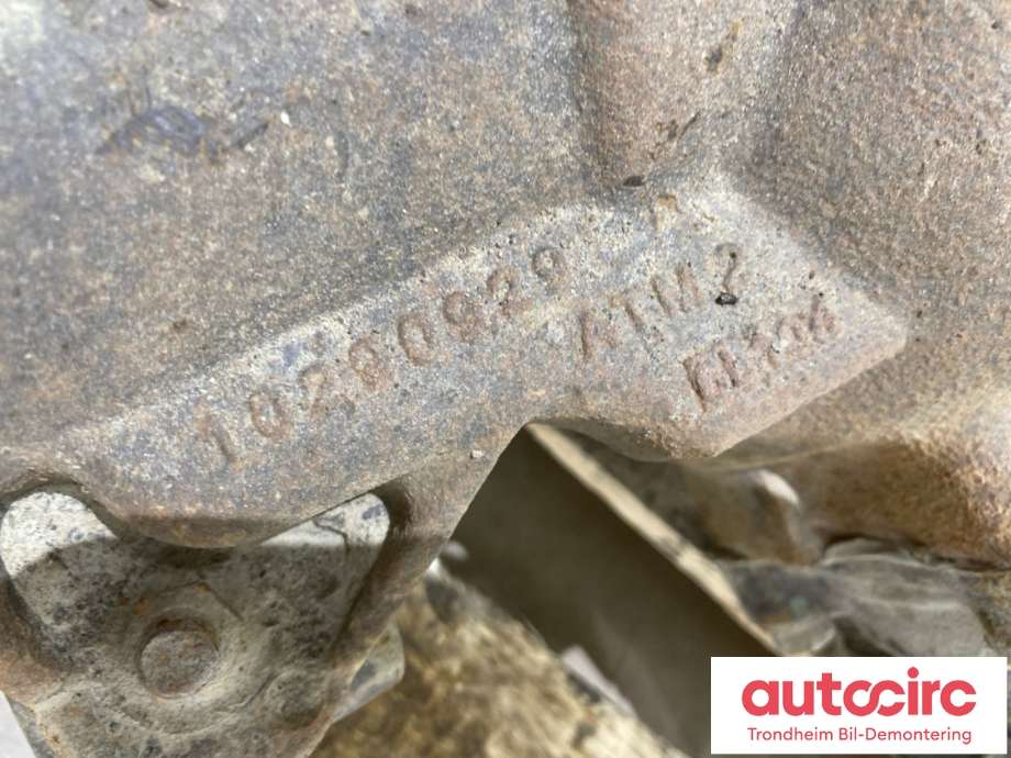 Kardang klokke foran til Mitsubishi L200 2015-2019 (Type V, Fase 1)  (3541A158|)
