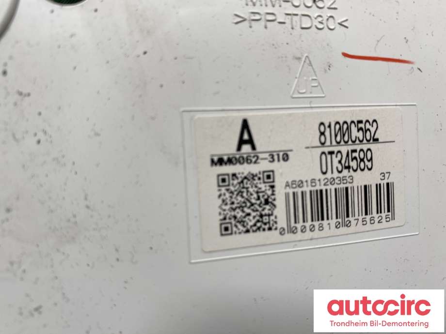 Instrumentpanel til Mitsubishi L200 2015-2019 (Type V, Fase 1)  (8100C562|)