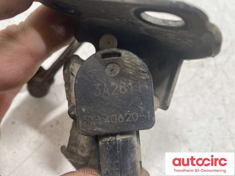 Sensor nivå, høyre foran til Mitsubishi Outlander 2012-2015 (Type III, Fase 1)  (8651A095|)