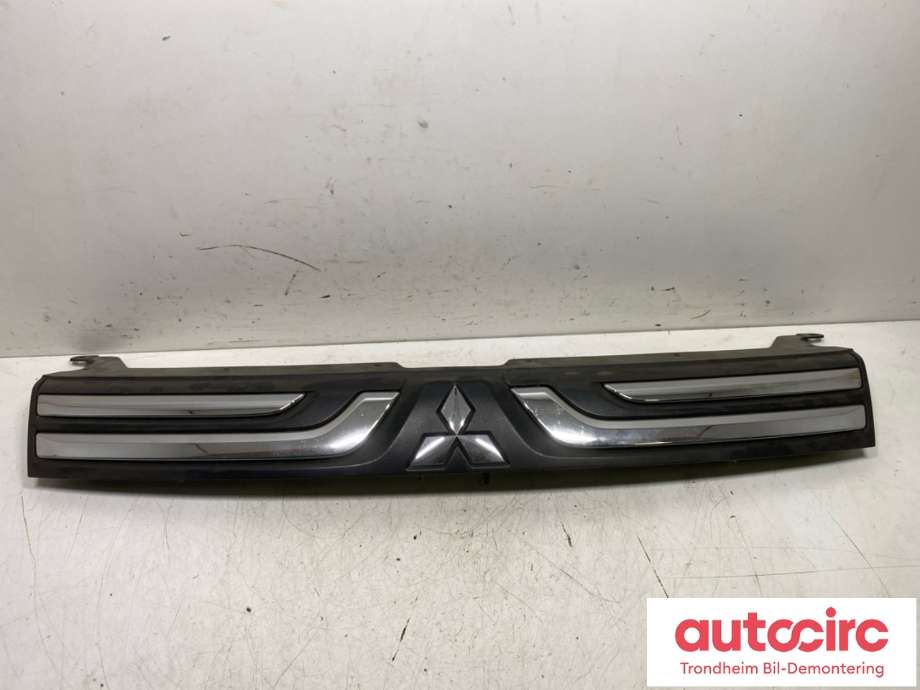 Grill midt til Mitsubishi Outlander, 2012-2015 (Type III, Fase 1)  (7450A743)