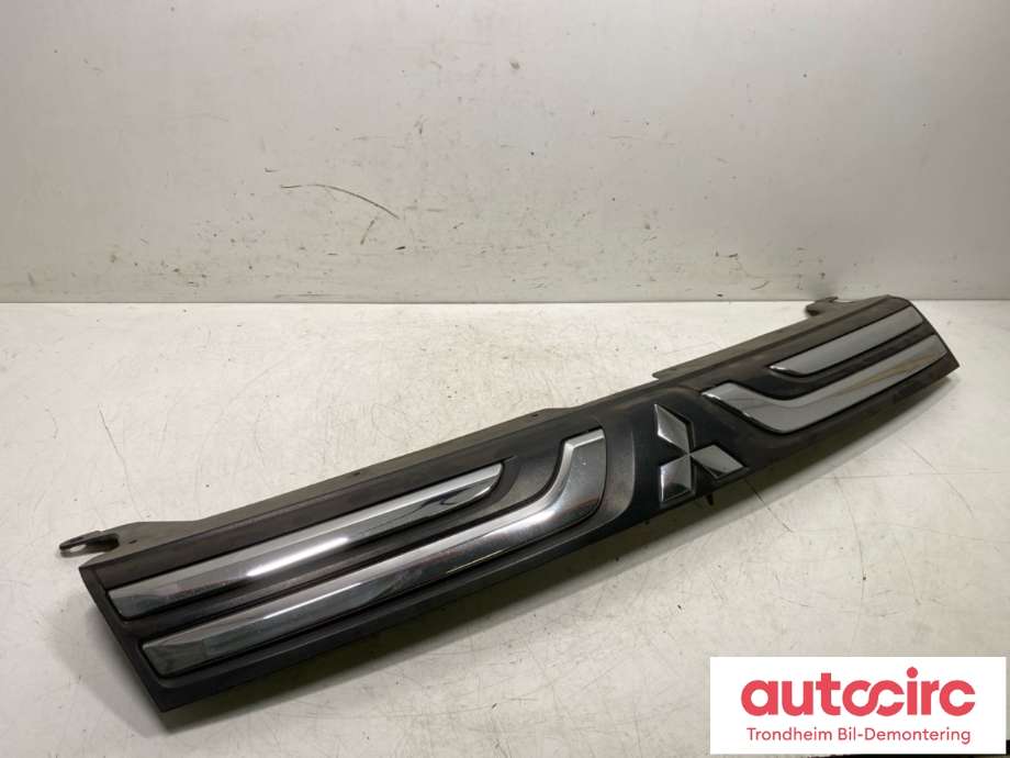 Grill midt til Mitsubishi Outlander 2012-2015 (Type III, Fase 1) (7450A743|)