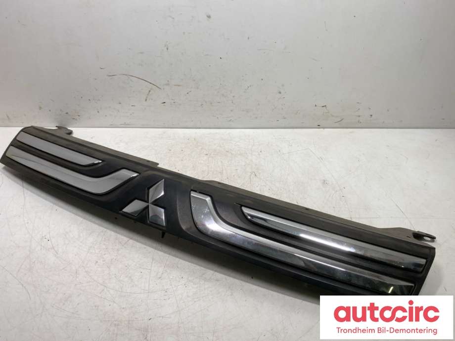 Grill midt til Mitsubishi Outlander 2012-2015 (Type III, Fase 1) (7450A743|)