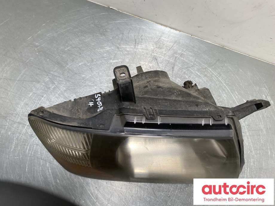 Frontlykt høyre halogen til Mitsubishi Pajero 2000-2006 (Type III)  (MR388008|)