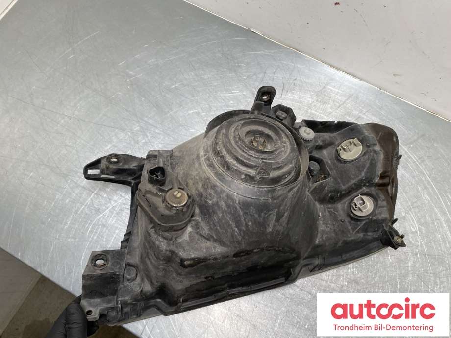 Frontlykt høyre halogen til Mitsubishi Pajero 2000-2006 (Type III)  (MR388008|)
