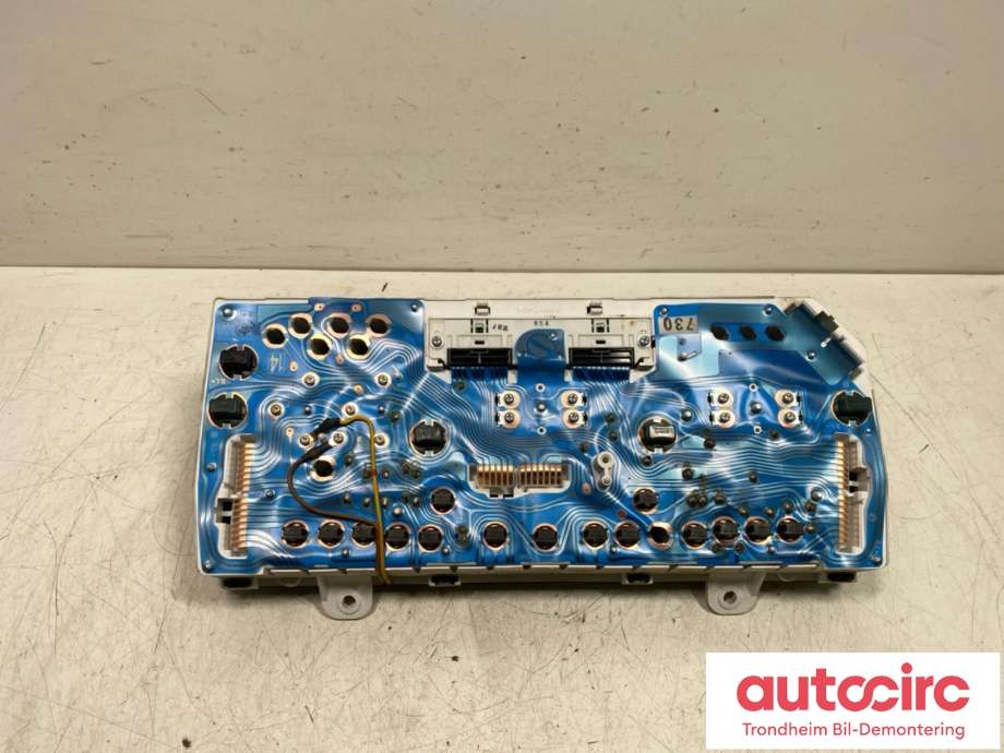 Instrumentpanel til Toyota Hiace 2007-2012 (Fase 3)  (8322026340|83800-26881|8388126380| 8388226530| 8384126600)