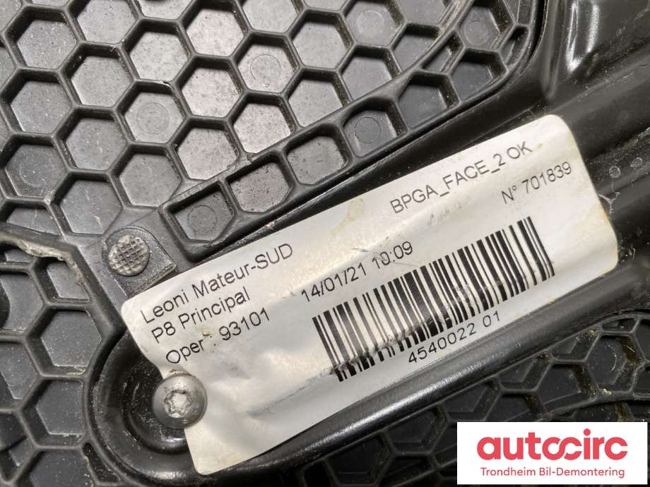Sikringsboks til Peugeot 3008 2016-->> (Type II) (9822465180|)