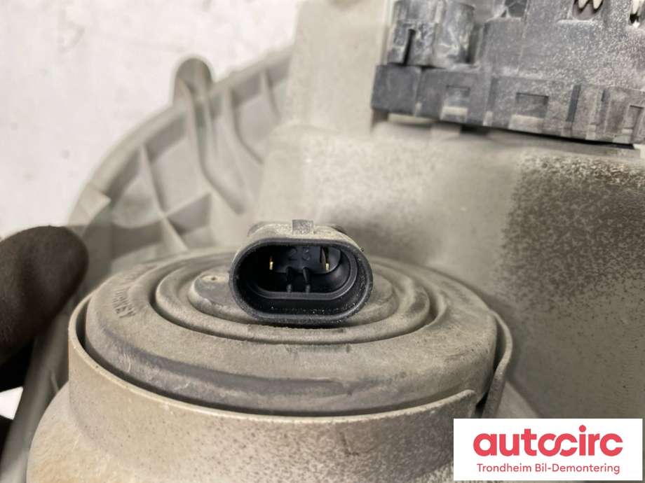 Frontlykt høyre halogen til Toyota Corolla 2002-2007  (8113002180|)