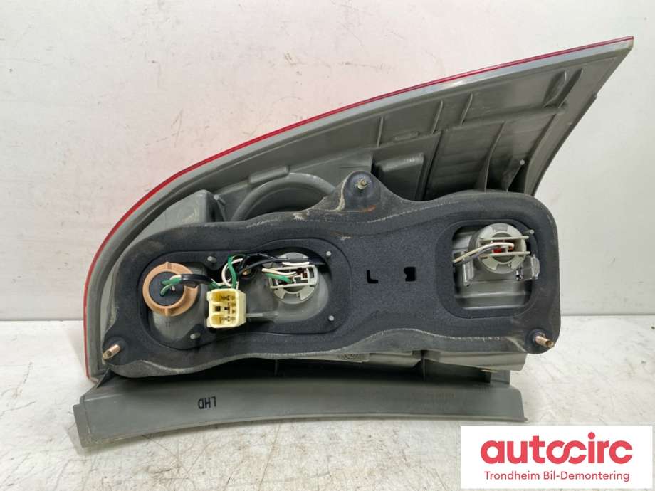 Baklykt venstre til Toyota Corolla 2002-2007  (8155502270|)