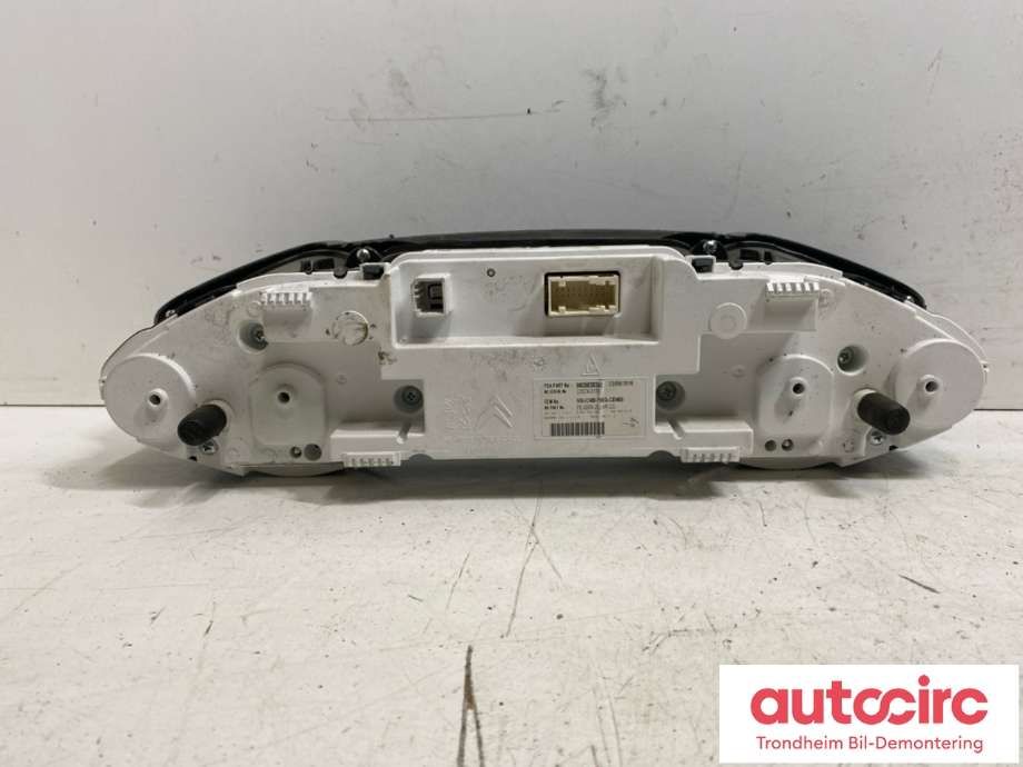 Instrumentpanel til Peugeot 308 2013-2021 (Type II)  (98 098 383 80|)