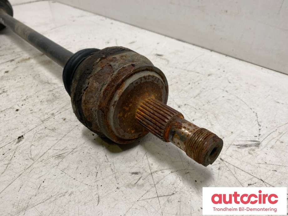 Drivaksel venstre bak, diesel/automat til Mercedes E-Klasse 2009-2013 (Fase 1) (W212) (W212) (A2123502110|A2123508211|)