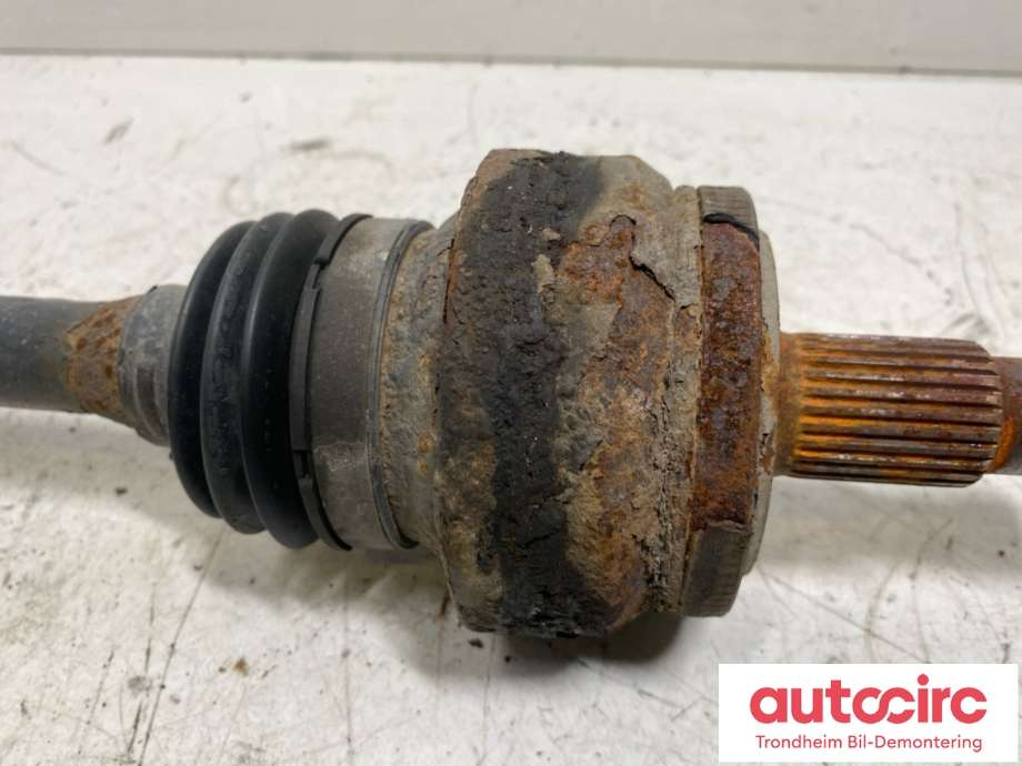 Drivaksel venstre bak, diesel/automat til Mercedes E-Klasse 2009-2013 (Fase 1) (W212) (W212) (A2123502110|A2123508211|)
