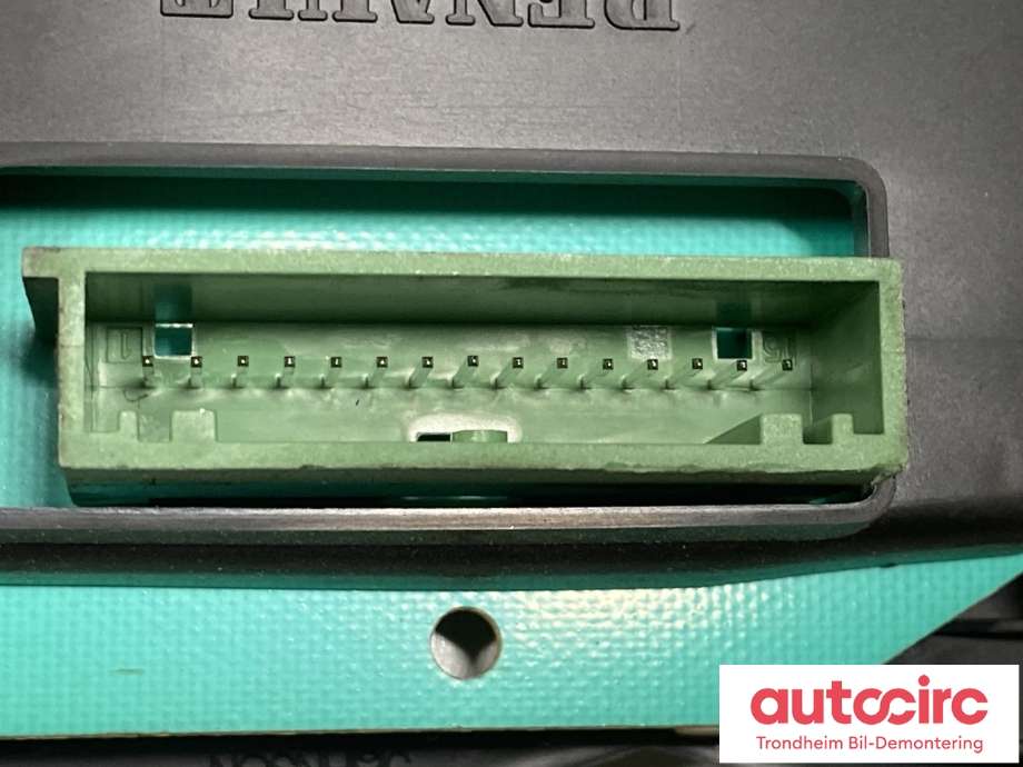 Instrumentpanel til Opel Vivaro A 2006-2014 (93855682|P82000459068D|)