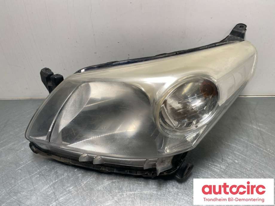 Frontlykt venstre halogen til Toyota Urban Cruiser, 2009-2014  (8117052C10)
