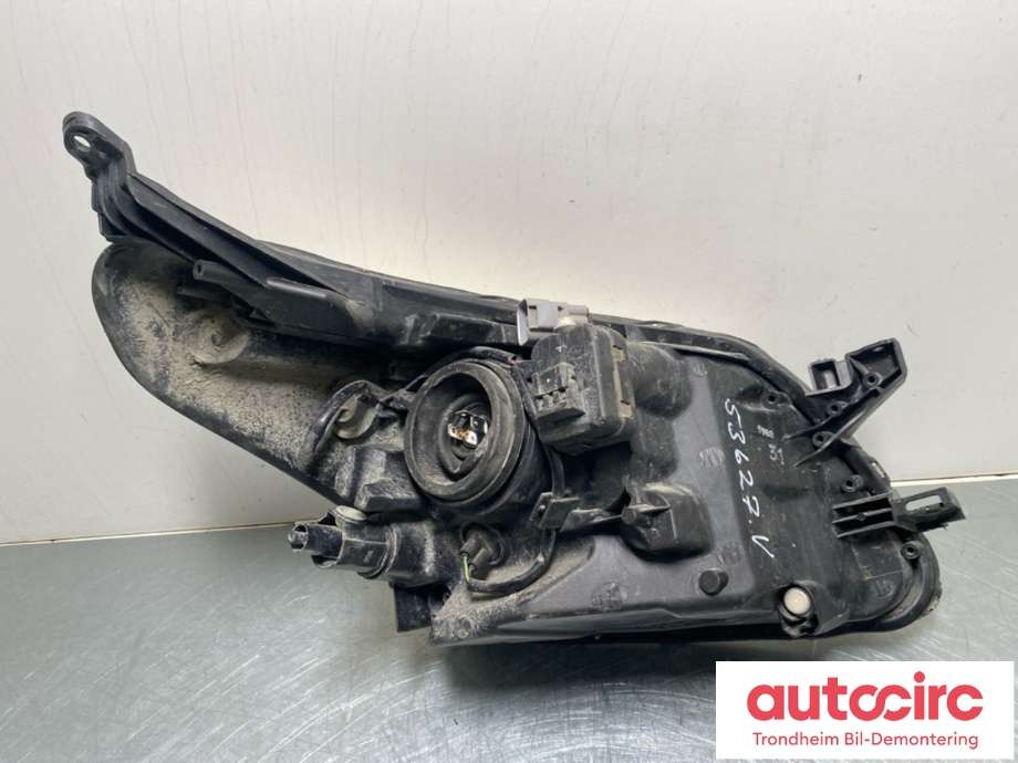 Frontlykt venstre halogen til Toyota Urban Cruiser 2009-2014 (8117052C10|)