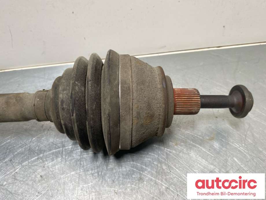 Drivaksel venstre foran, diesel/manuell til Audi A6 2005-2008 (Type III, Fase 1) (C6) (C6) (4F0 407 271 G|4F0 407 451 AX|)