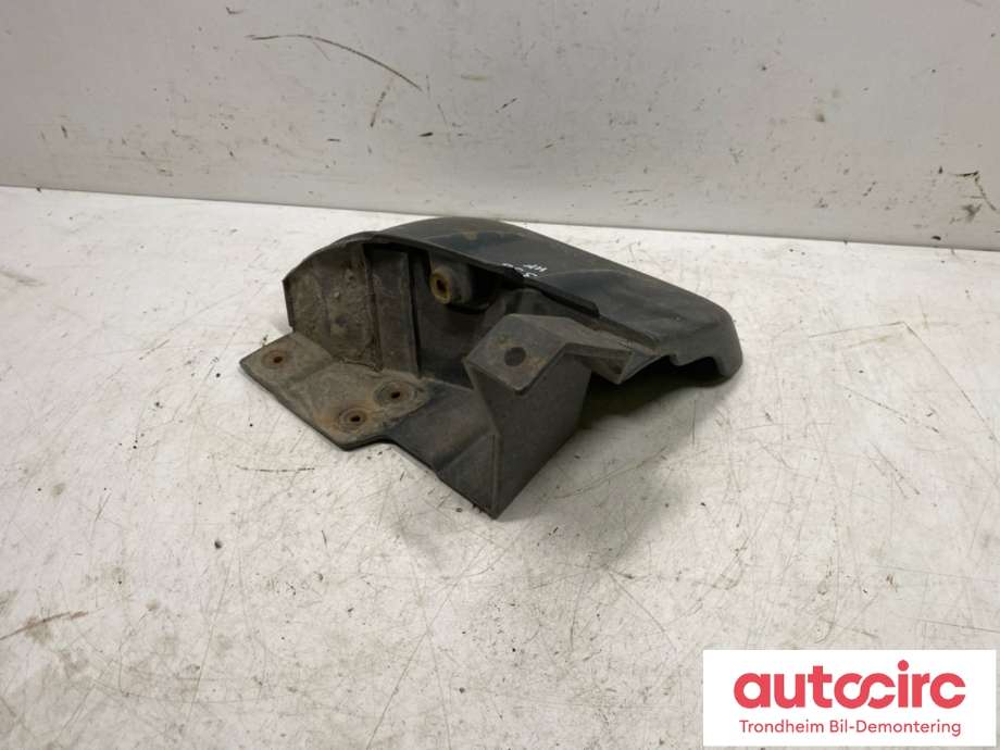 Skvettlapp til Mitsubishi L200 2006-2015 (Type IV) (HØYRE FORAN|MN117448|)