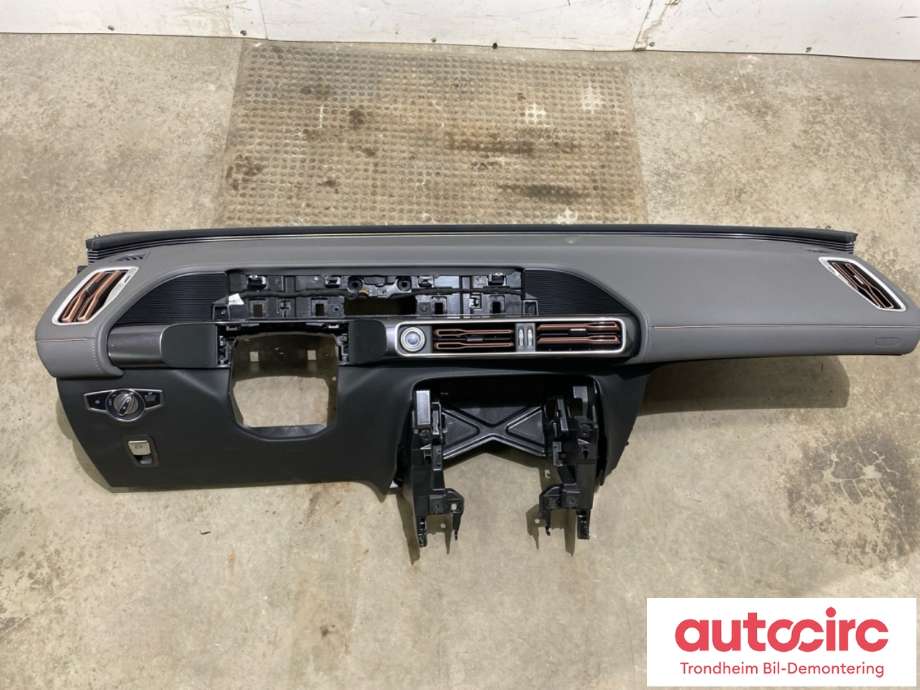 Dashbord til Mercedes EQC, 2019-->> (A 293 680 55 01)