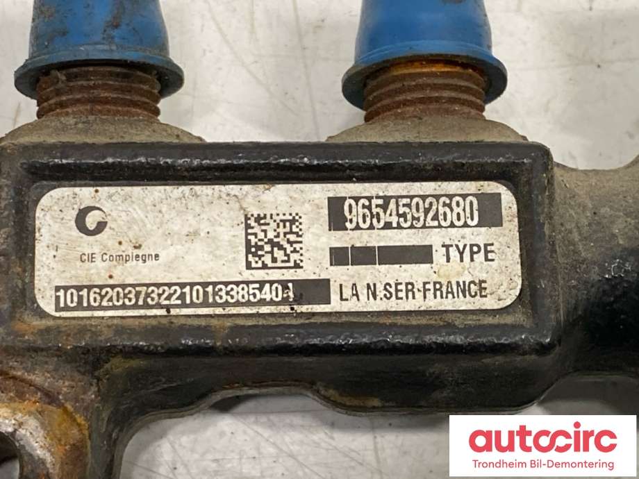 Dyseskinne (fuelrail) til Volvo S80 2006-2013 (Type II, Fase 1)  (9654592680|)