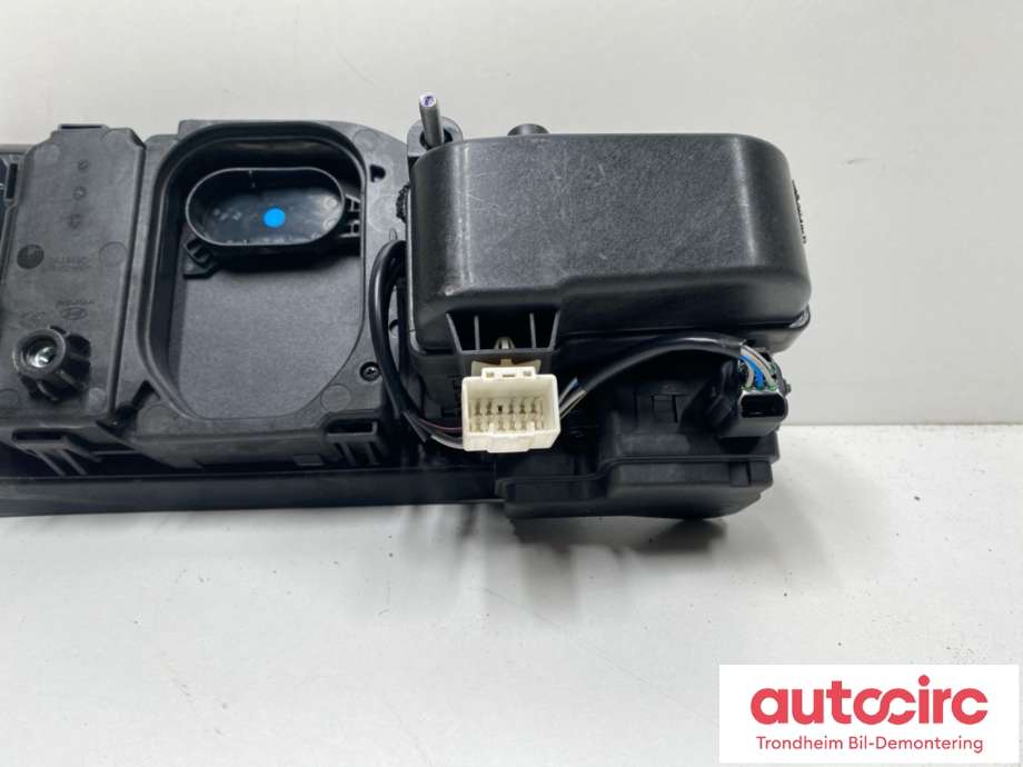 Batterilader inntak/luke til Kia EV9 2023-->>  (695C0DO010ABP|)