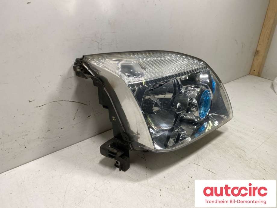 Frontlykt høyre halogen til Nissan X-Trail 2002-2007 (T30) (T30) (260108H925|)