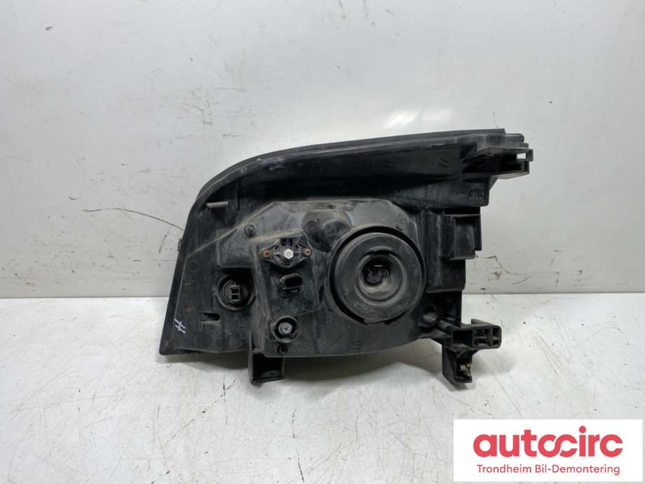 Frontlykt høyre halogen til Nissan X-Trail 2002-2007 (T30) (T30) (260108H925|)