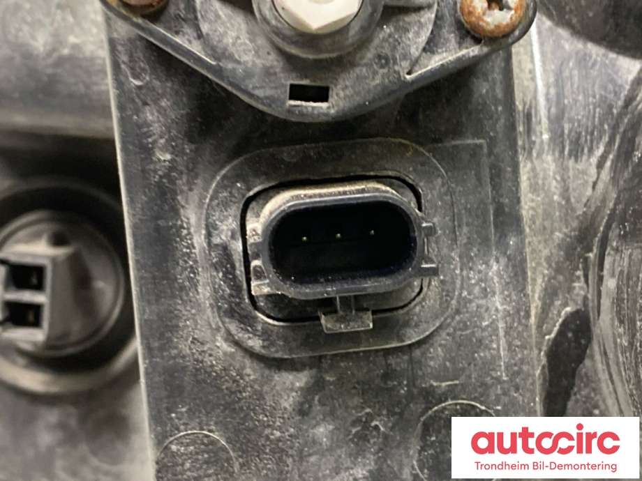 Frontlykt høyre halogen til Nissan X-Trail 2002-2007 (T30) (T30) (260108H925|)