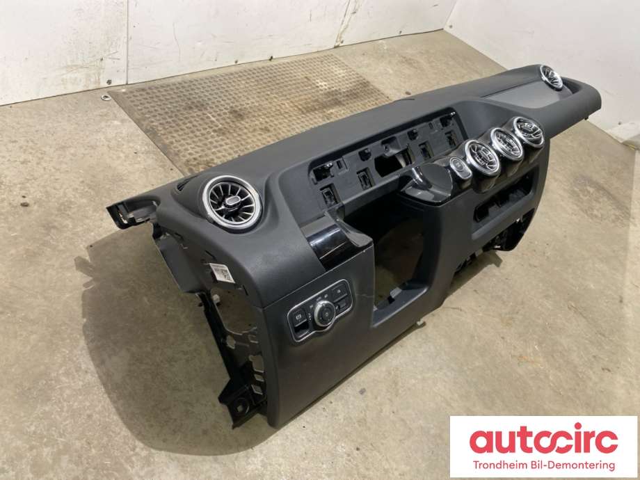 Dashbord til Mercedes EQA 2021-->>  (A2476803300|A 247 680 33 00|)